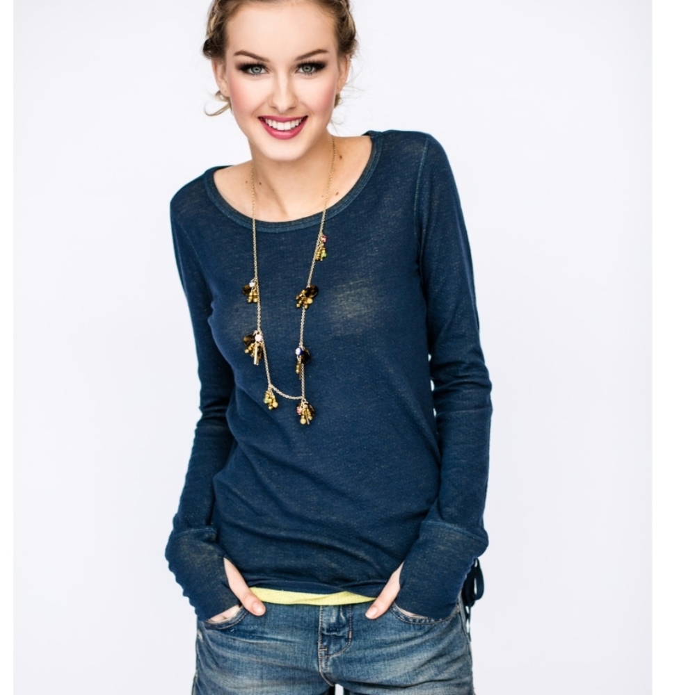 Evy’s Tree Layering Leaves Top in Navy Blue/Yellow